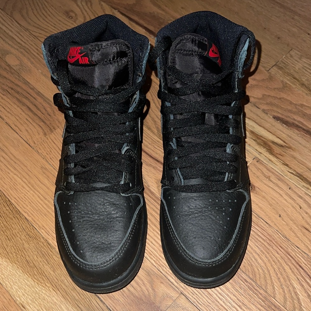 2017 NIKE Air Jordan 1 Retro High OG BG 'Black University Red' Size 6.5 Big Kids - Picture 6 of 11